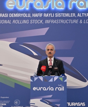 bakan-uraloglu-demir-yolu-sadece-ulasim-degil-kalkinmanin-temel-tasidir-Pl8HHkXh.jpeg