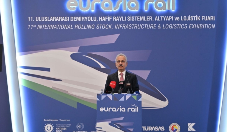 bakan-uraloglu-demir-yolu-sadece-ulasim-degil-kalkinmanin-temel-tasidir-Pl8HHkXh.jpeg