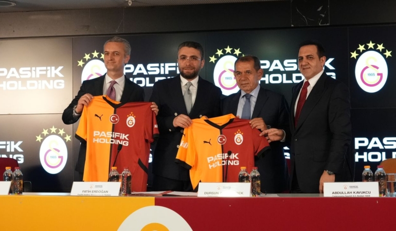 pasifik-holding-galatasarayin-forma-gogus-sponsoru-oldu-fcfcrl4Q.jpg
