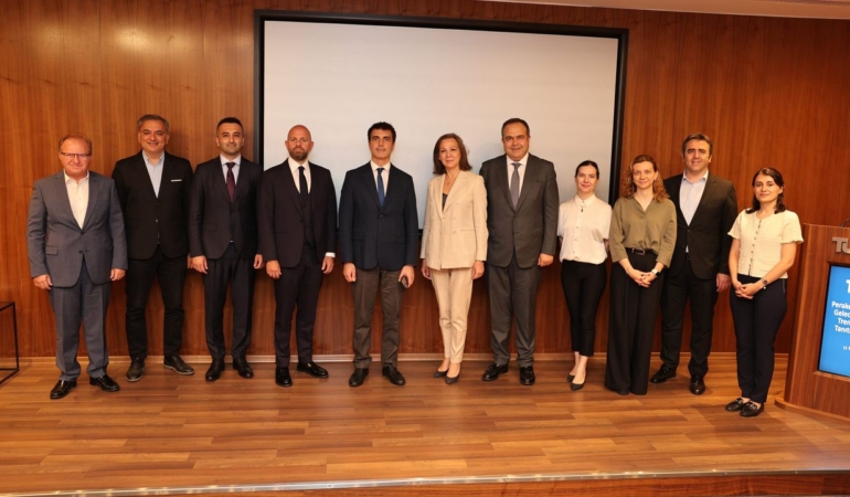 tusiad-perakende-pazarinin-gelecegi-ve-kuresel-trendler-raporunu-tanitti-aJTuXTaL.jpg