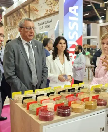 1756296731-1751378229-1721637535-1720379813-1715855365-25